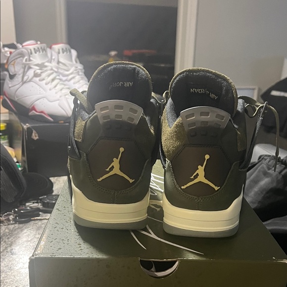 Jordan Retro 4 “Olive Green Craft” worn 4 times!!